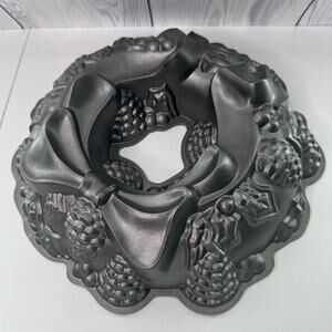 Nordic Ware Holiday Wreath Christmas Bundt Cake Pan Baking Mold Cast Aluminum